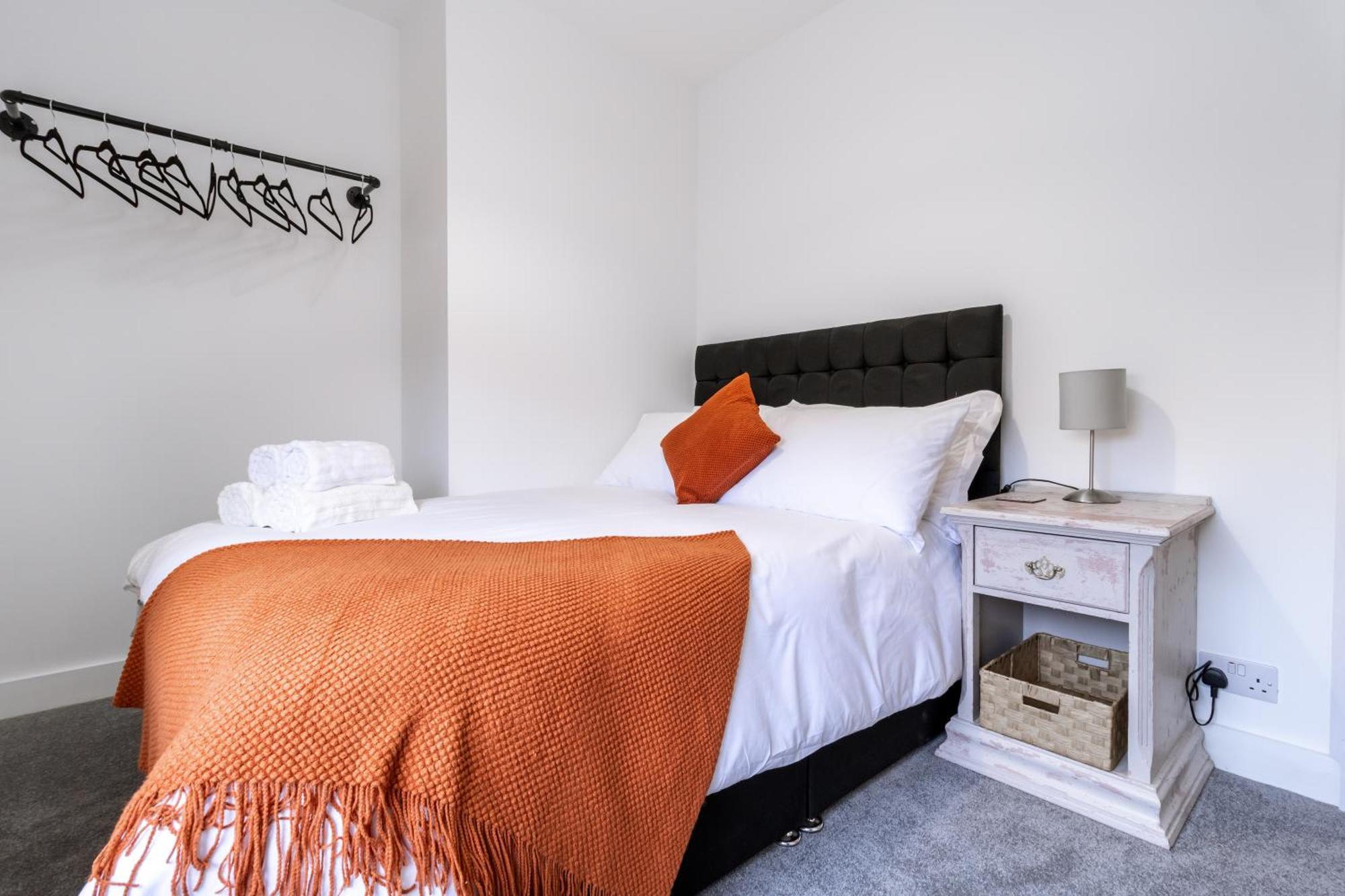 Railway Retreat Villa Wakefield Bagian luar foto